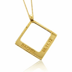 Name necklace pendant square uneik yellow gold