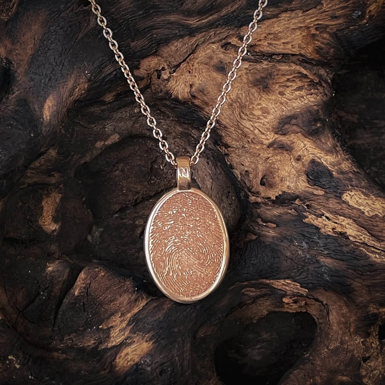 customised fingerprint jewellery necklace pendant and rings that feature yoru loved ones fingerprint.