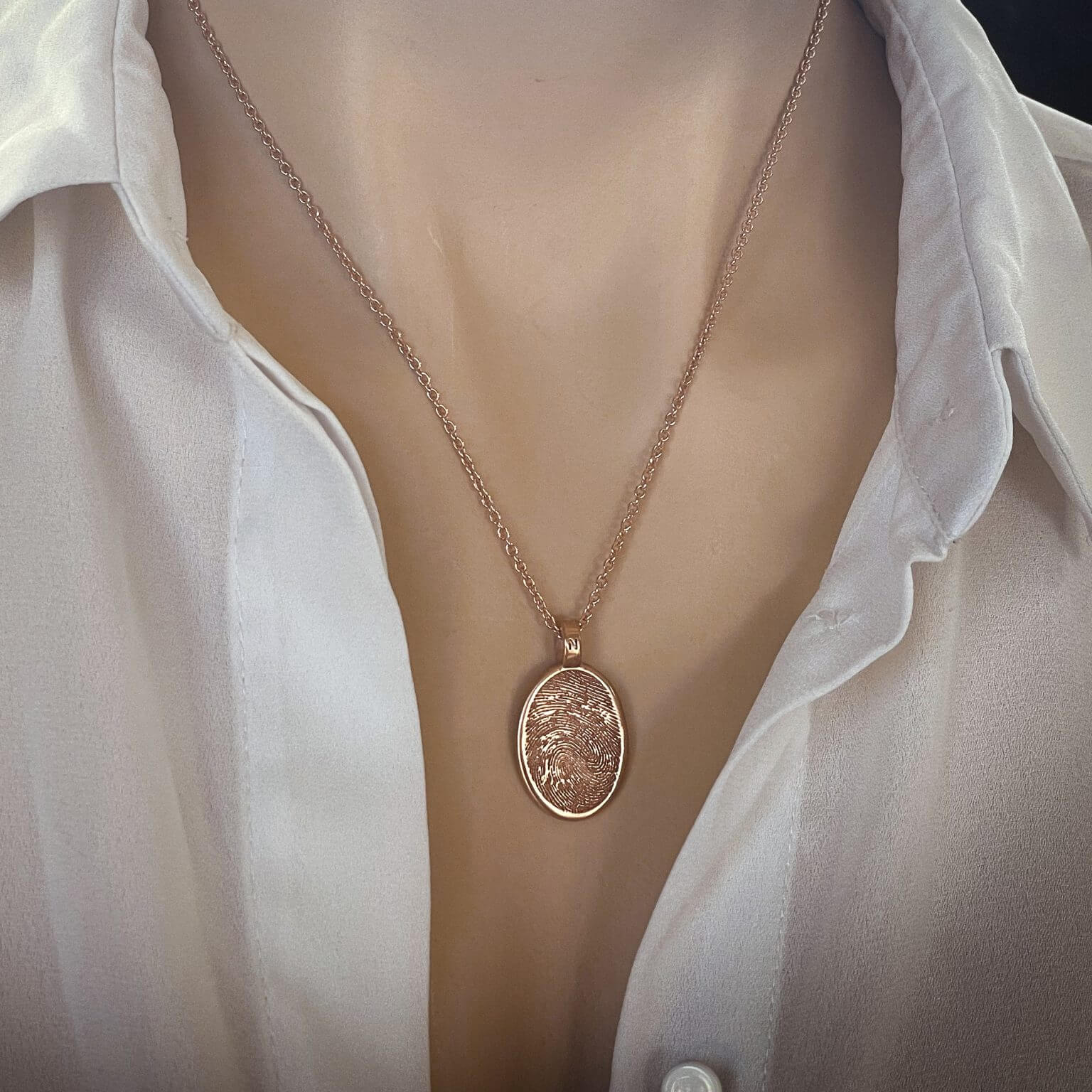 customised jewellery necklace pendant and rings that feature yoru loved ones fingerprint, handprint, footprint or their name. Crafted in Australia using 9ct Yellow, Rose or White Gold or Sterling Silver. Uneik Jewellery