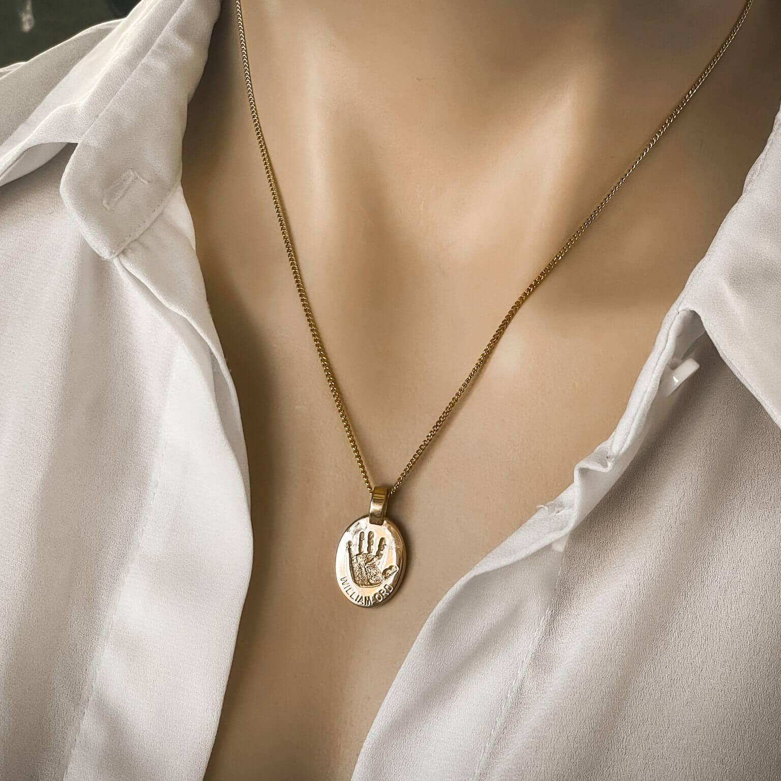 customised jewellery necklace pendant and rings that feature yoru loved ones fingerprint, handprint, footprint or their name. Crafted in Australia using 9ct Yellow, Rose or White Gold or Sterling Silver. Uneik Jewellery