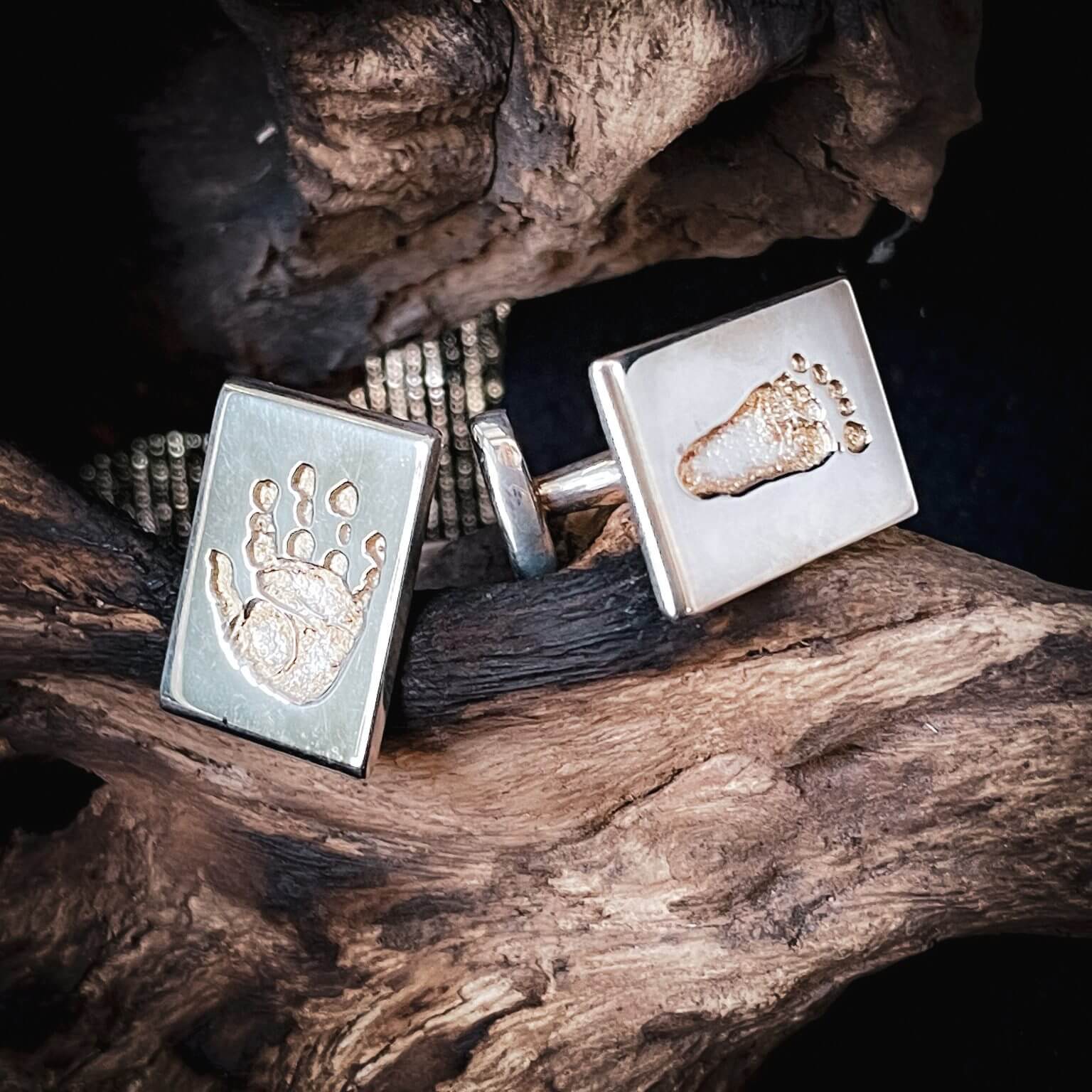 customised jewellery necklace pendant and rings that feature yoru loved ones fingerprint, handprint, footprint or their name. Crafted in Australia using 9ct Yellow, Rose or White Gold or Sterling Silver. Uneik Jewellery