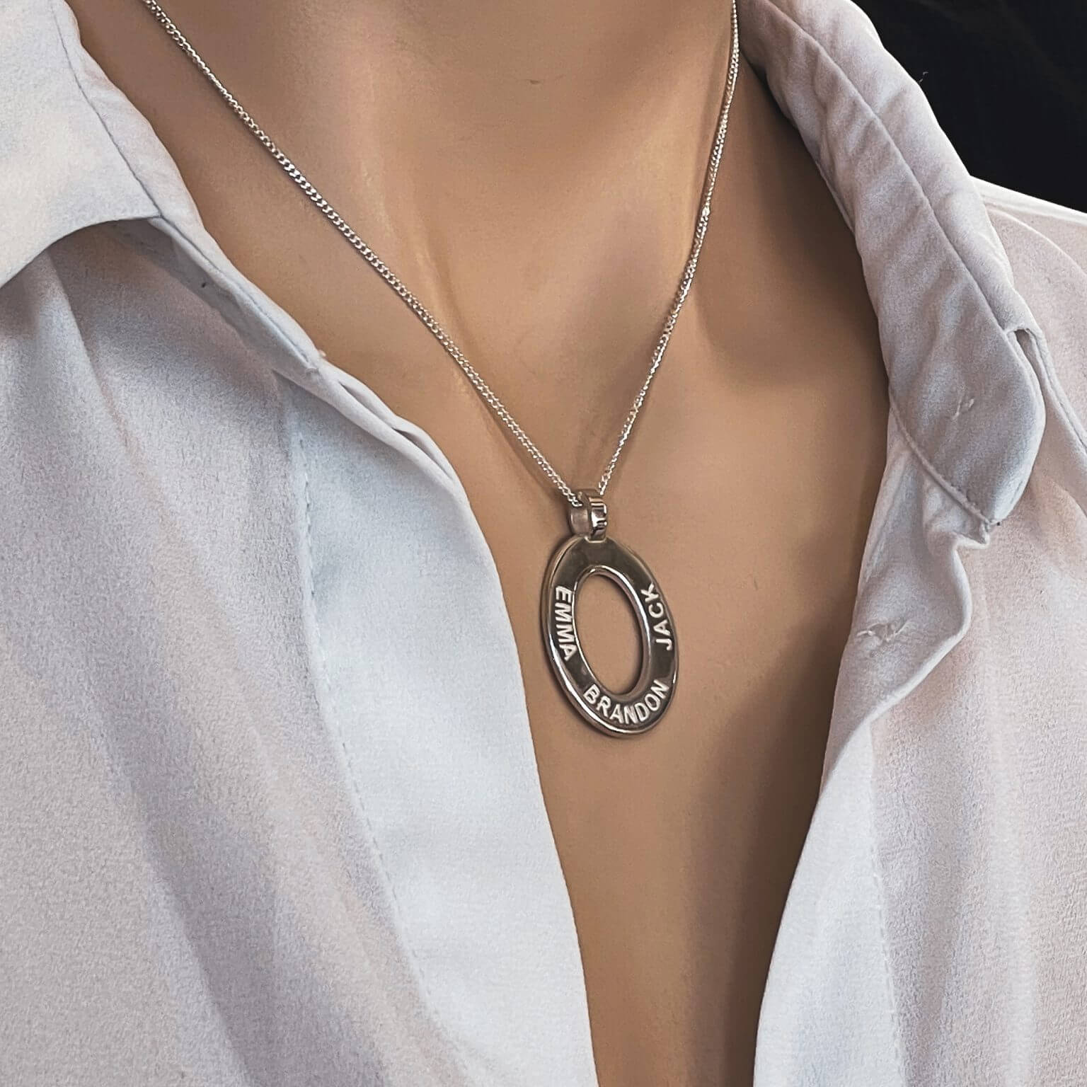 customised jewellery necklace pendant and rings that feature yoru loved ones fingerprint, handprint, footprint or their name. Crafted in Australia using 9ct Yellow, Rose or White Gold or Sterling Silver. Uneik Jewellery