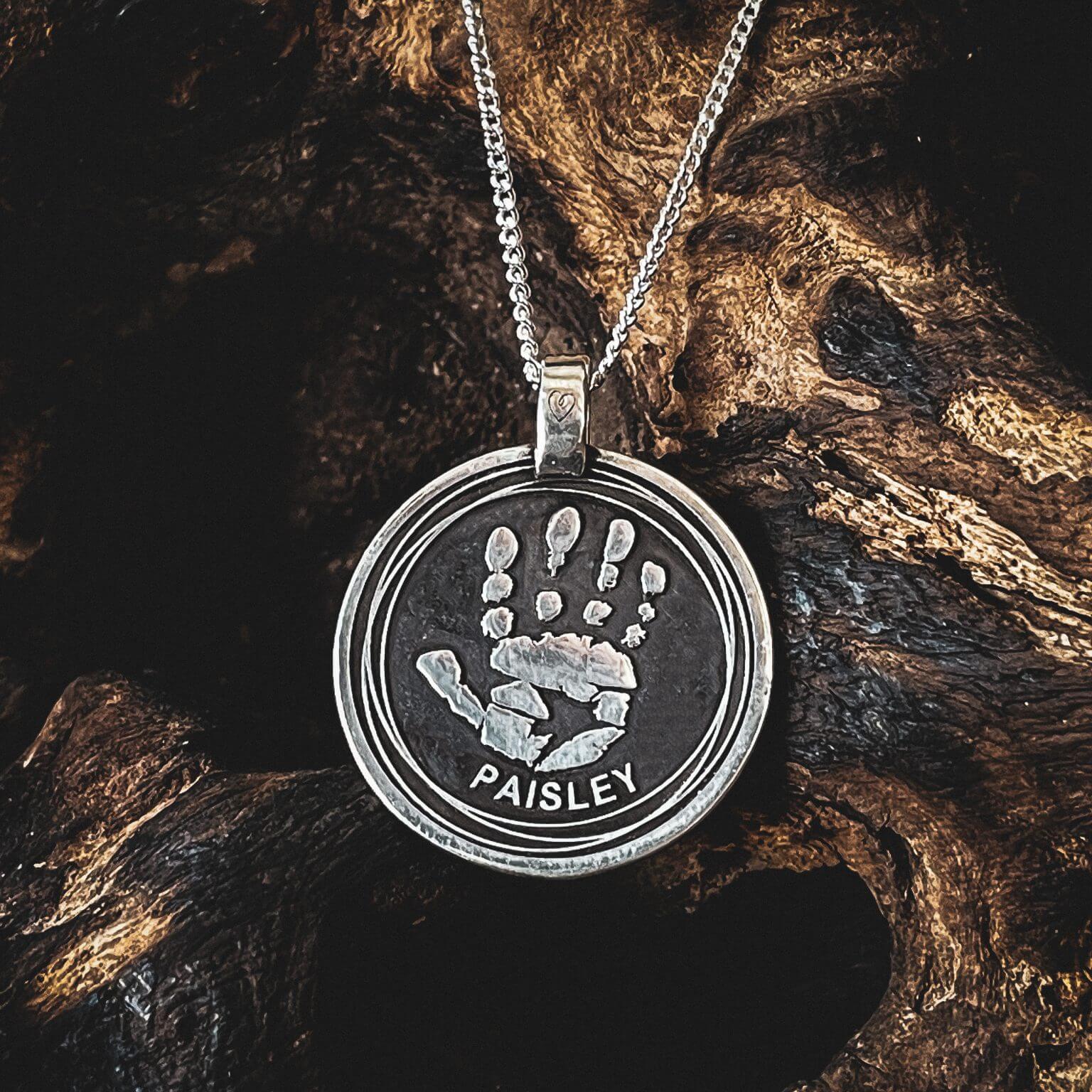 customised jewellery necklace pendant and rings that feature yoru loved ones fingerprint, handprint, footprint or their name. Crafted in Australia using 9ct Yellow, Rose or White Gold or Sterling Silver. Uneik Jewellery