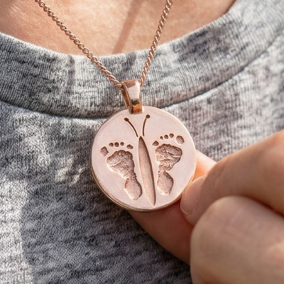 footprint round pendant in 9ct rose gold